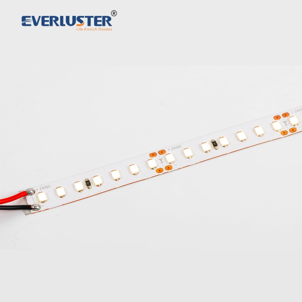 Hocheffizienter LED-Streifen 2835 126 LEDs 24 V