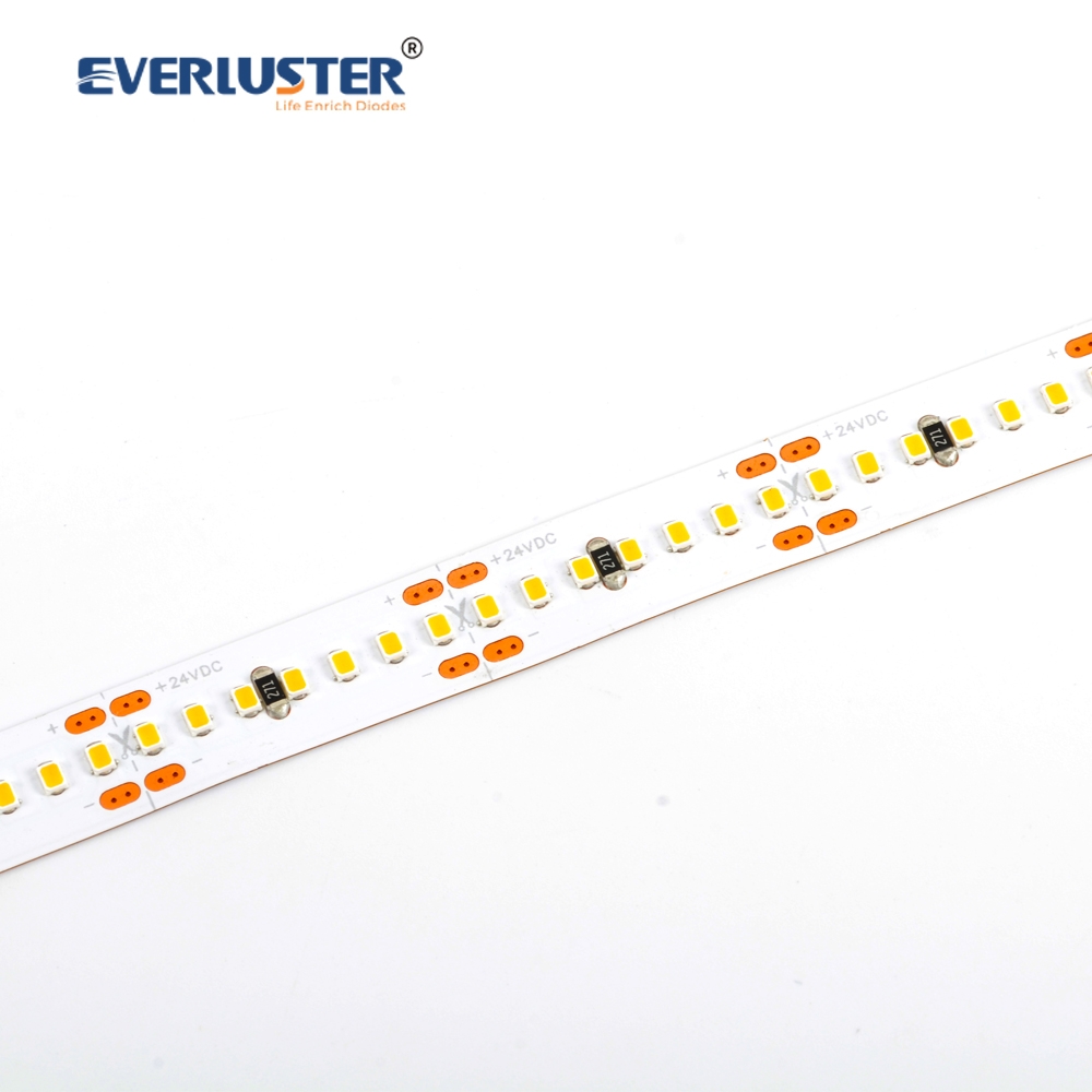 Punktlose 2216-Lichtleiste mit 280 LEDs pro Meter.