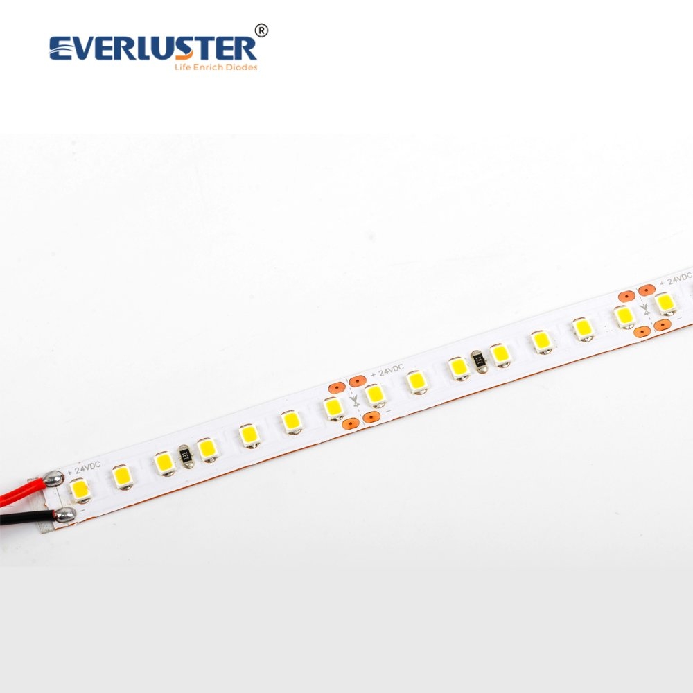 Hocheffizienter LED-Streifen 2835 126 LEDs 24 V