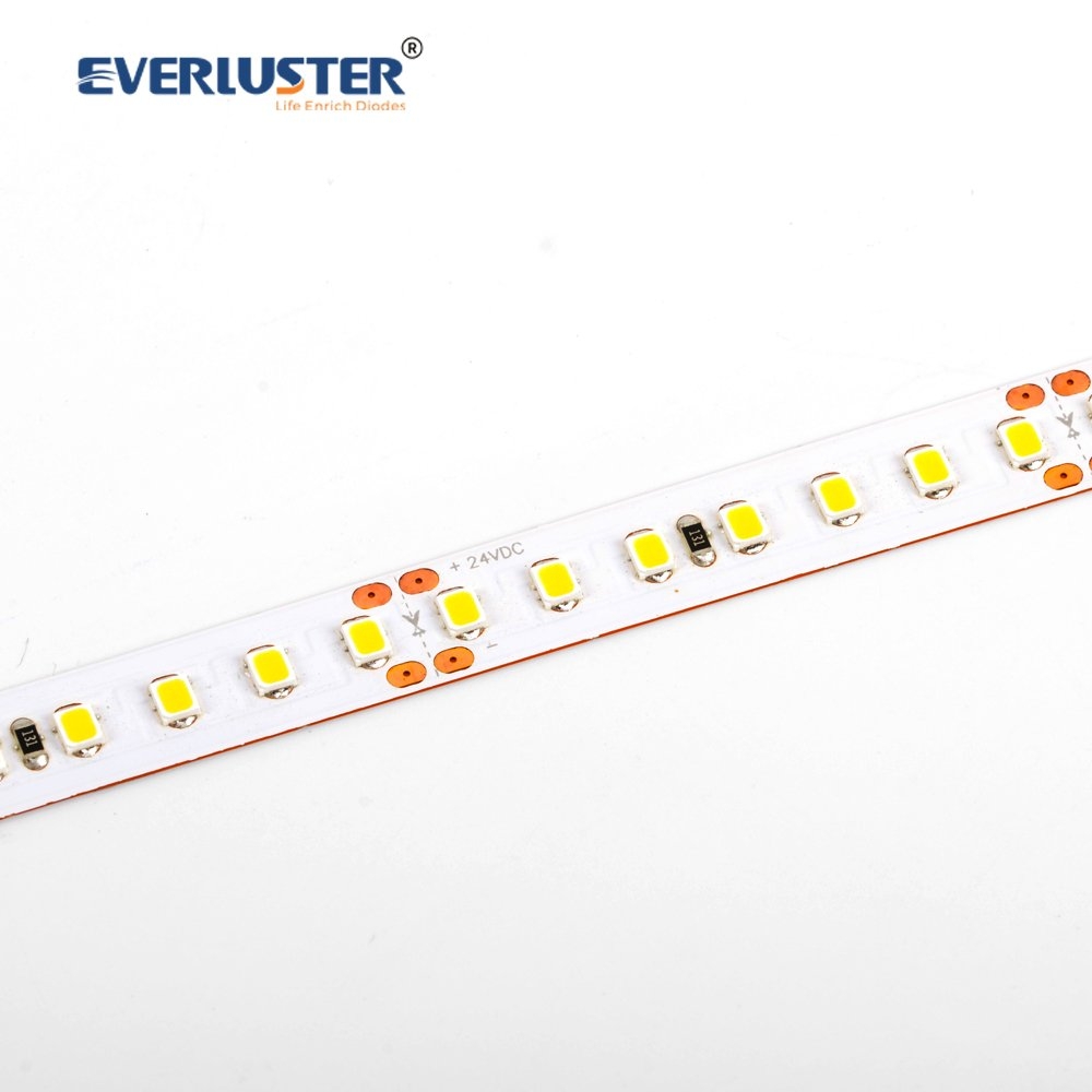 Hocheffizienter LED-Streifen 2835 126 LEDs 24 V